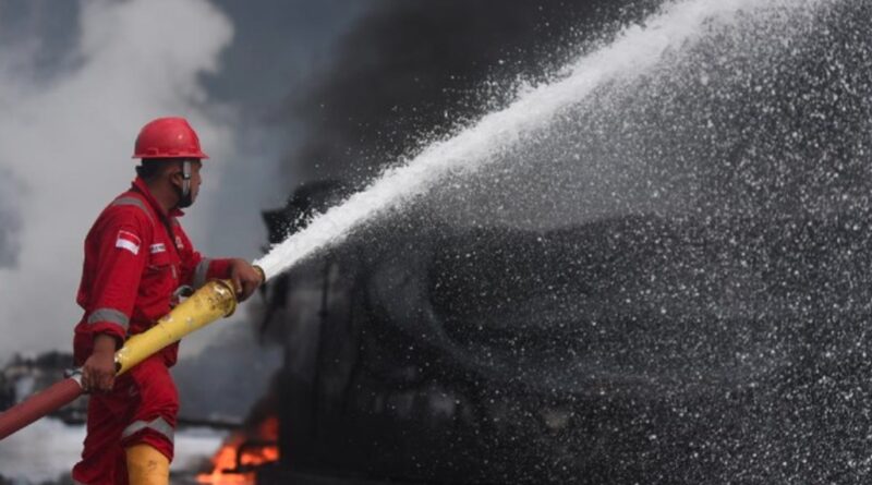 Tangki Minyak Milik China di Jambi Kebakaran