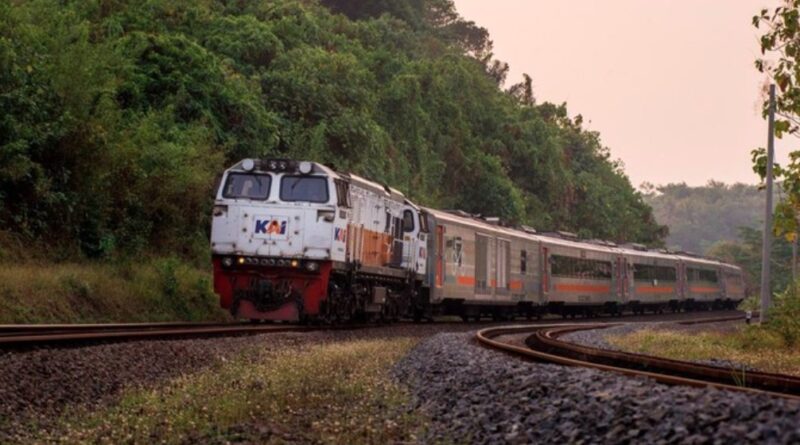 Naik Kereta Semi Cepat Resmi Batal