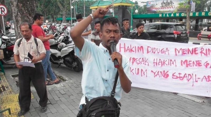 Mahasiswa Unjuk Rasa di PN Medan