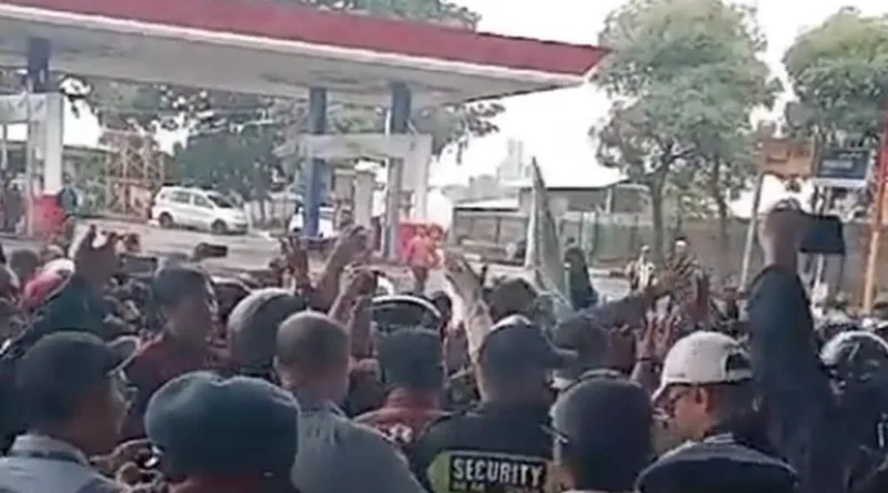 Buruh Demo Besar-besaran