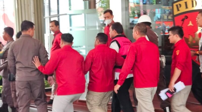 Kejagung Tahan Anggota BPK Achsanul Qosasi Dalam Korupsi BTS