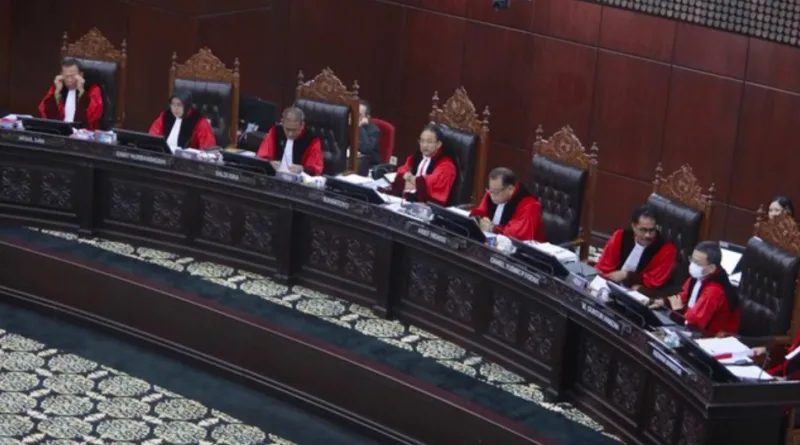 Momen BW Walkout Saat Wamenkumham Eddy Hiariej Bersaksi di MK