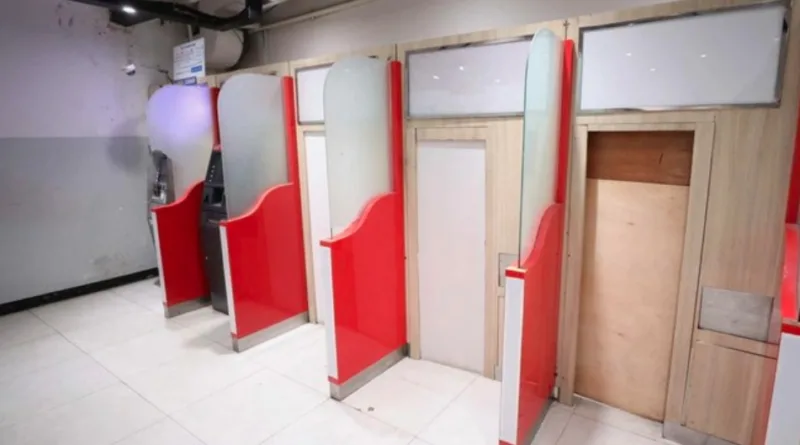 Banyak ATM Berguguran di RI