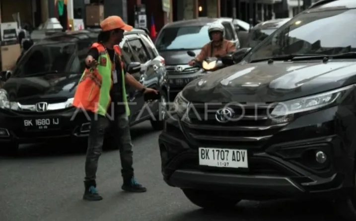 Pelataran toko masuk parkir berlangganan
