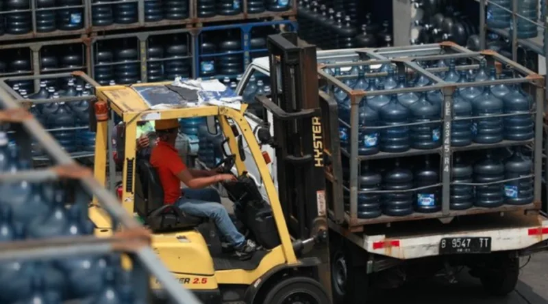 Jutaan Warga Kelas Menengah RI Jatuh Miskin Karena Air Galon