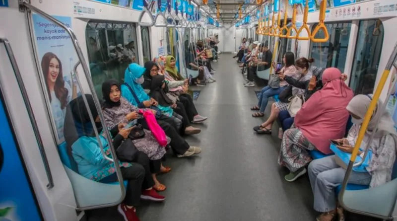 PNS DKI Jakarta Wajib Naik Transportasi Umum
